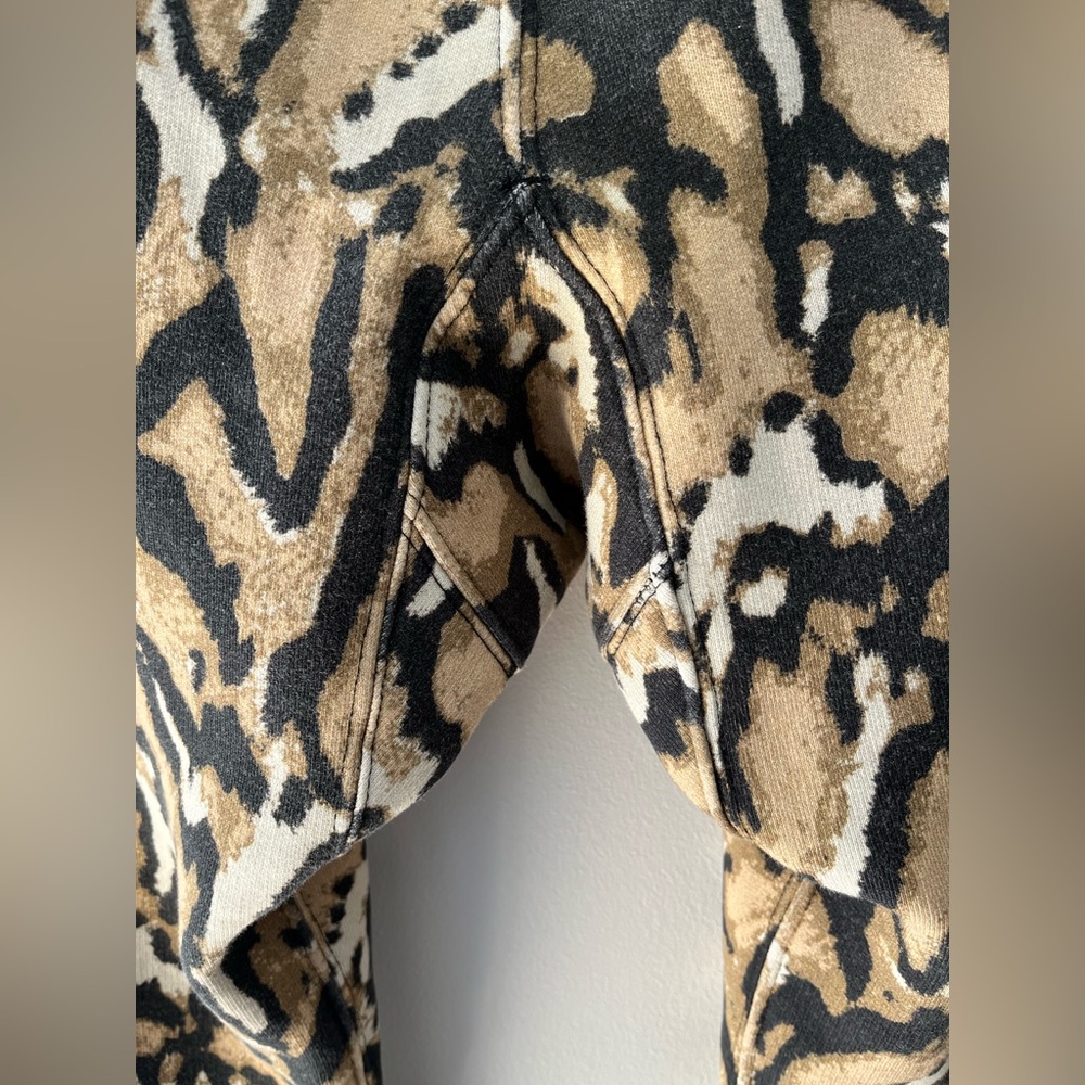 Raey Leopard Print Cropped Sweatpants - Picture 5 of 14